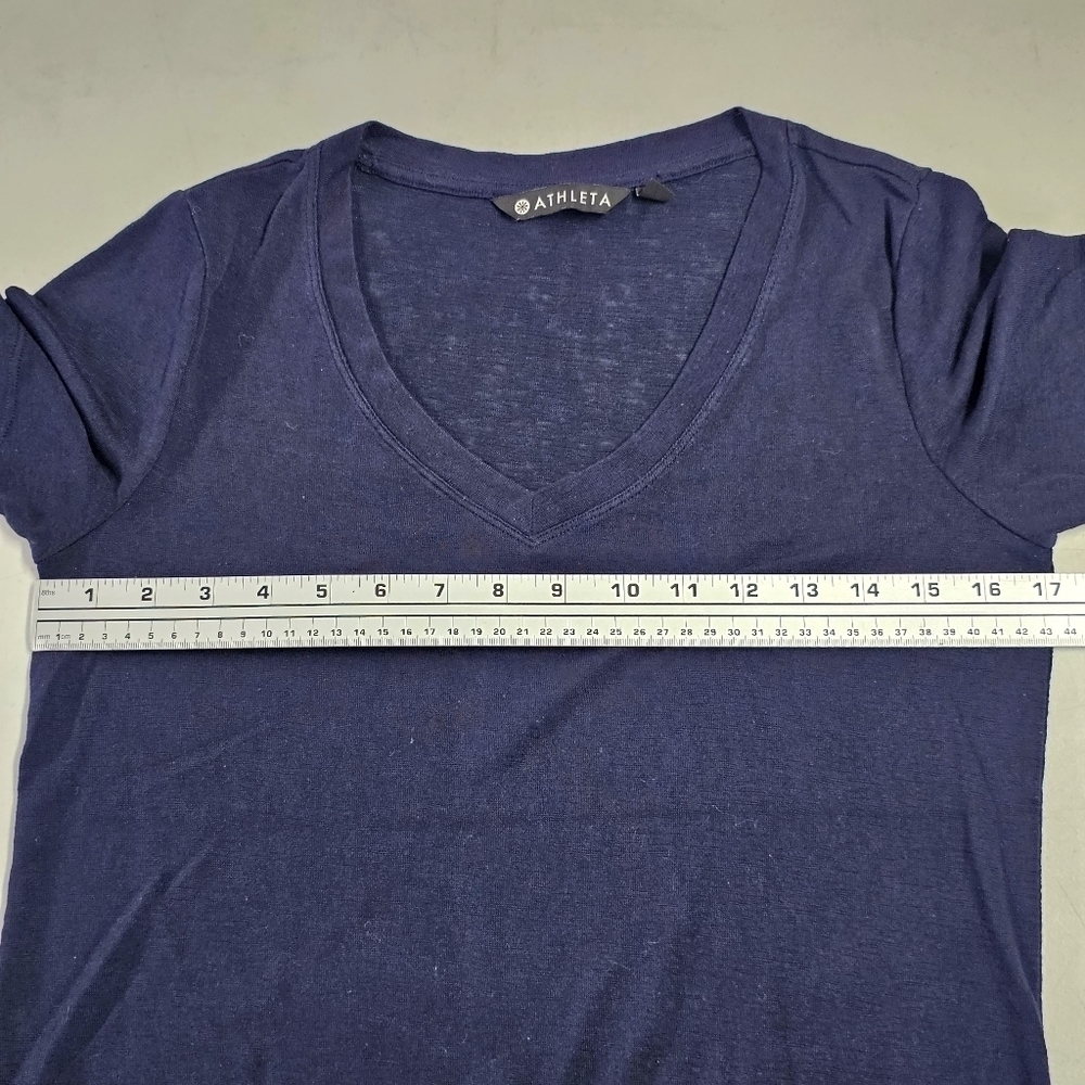 ATHLETA Women's XS Navy Blue V-Neck Lightweight Breathable Shortsleeve T-shirt - Picture 4 of 8